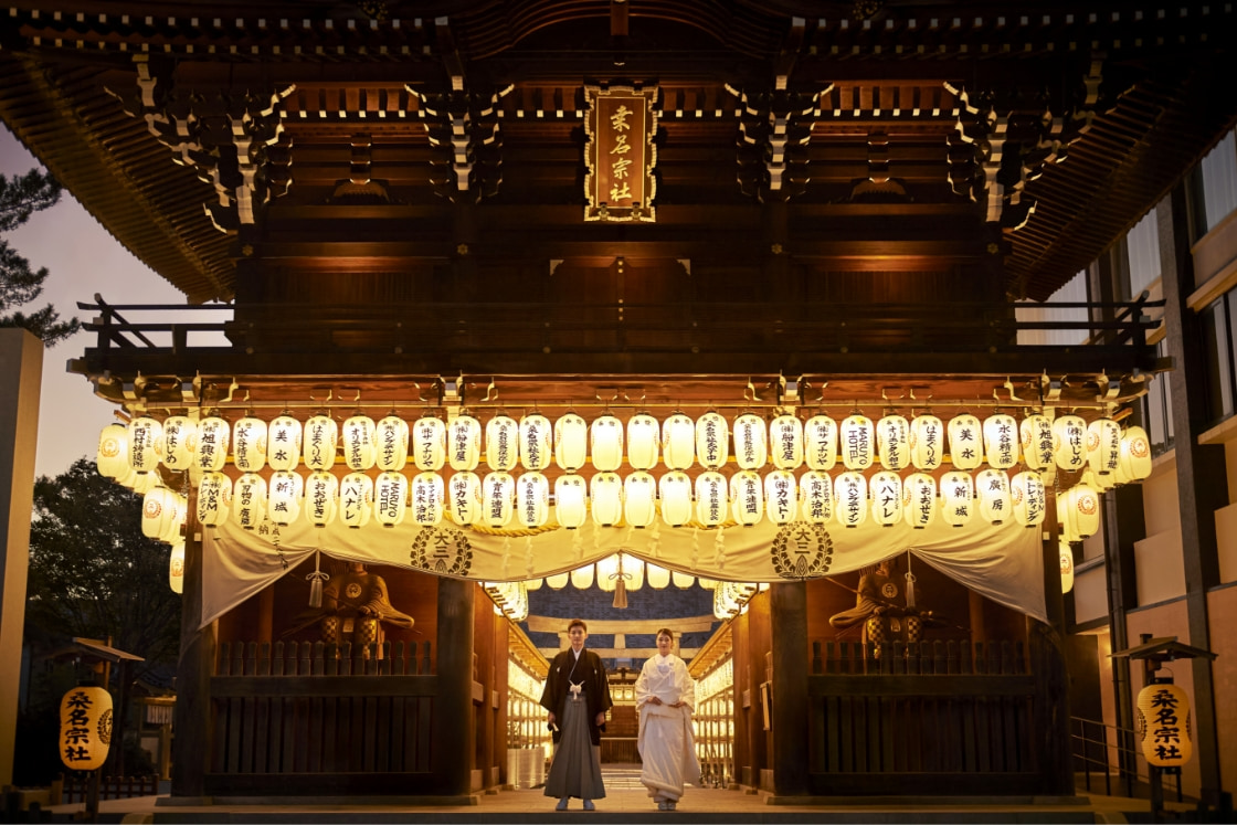 夜の桑名宗社（春日神社）の外観写真